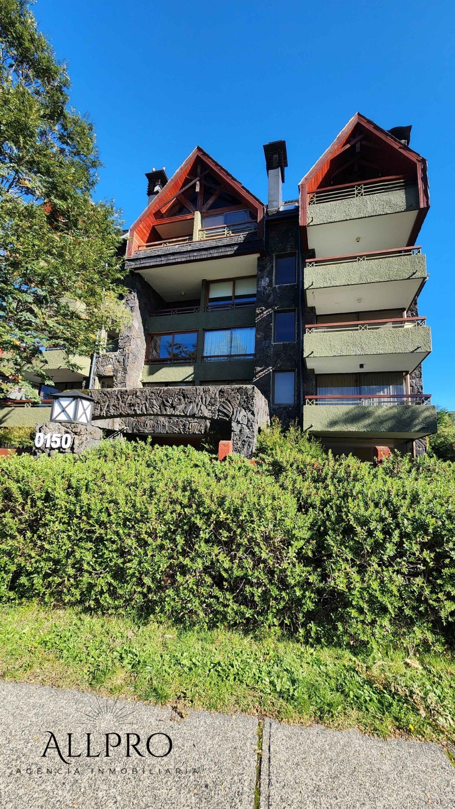 Amplio Departamento en venta en el centro de Pucón, con salida directa al lago 5D y 4B
